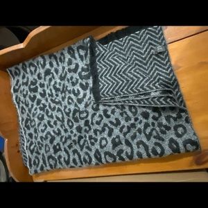 Women’s blanket scarf